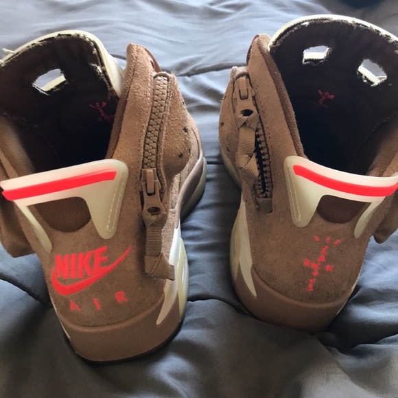 Womens Jordan 6 x Travis Scott collab - Picture 4 of 4